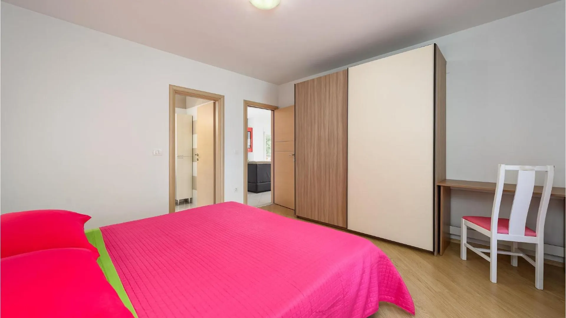 6 Bedroom Gorgeous Home In Pazin 0*,